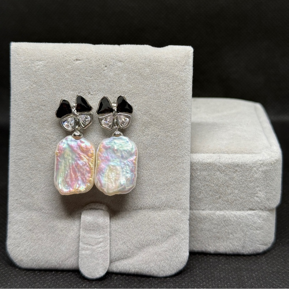 Elegant Silver and Black Bow Pearl Earrings
